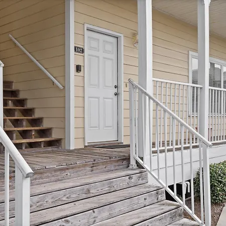 Beautiful Two Bedroom, Two Bathroom First Floor Condo In Gulf Shores!