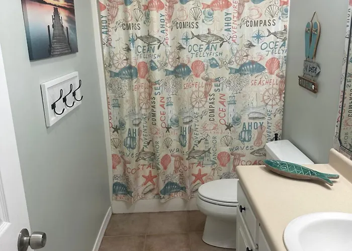 Beautiful Two Bedroom, Two Bathroom First Floor In Gulf Shores!